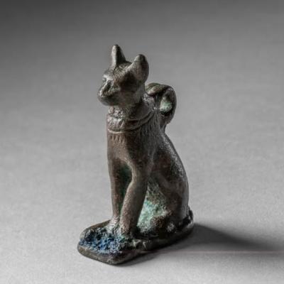 Amulette représentant un chat, bronze, période tardive (664-332 B.C.E)).